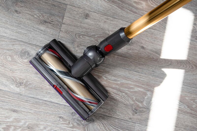 Большая мощность, дисплей и новая насадка: Обзор Dyson V11 Absolute Pro