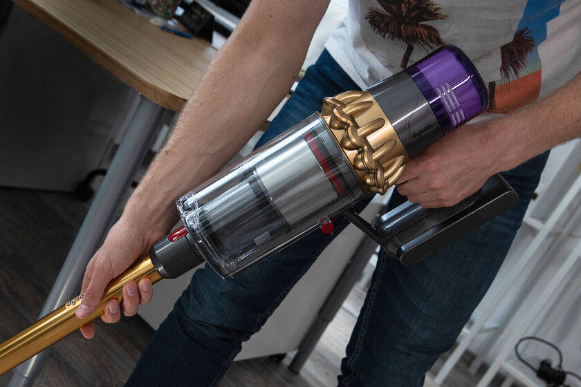 Большая мощность, дисплей и новая насадка: Обзор Dyson V11 Absolute Pro