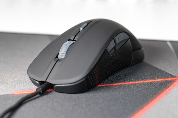 Гость из среднего сегмента: обзор SteelSeries Rival 300S