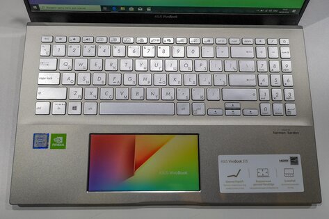 Ноутбуки ASUS с дополнительным дисплеем показали в Москве