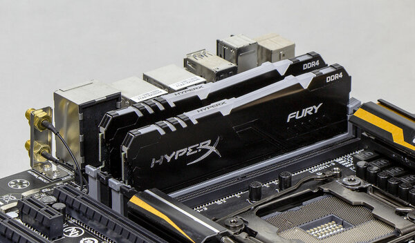 Обзор Kingston HyperX FURY Black RGB: 32 гигабайта с подсветкой