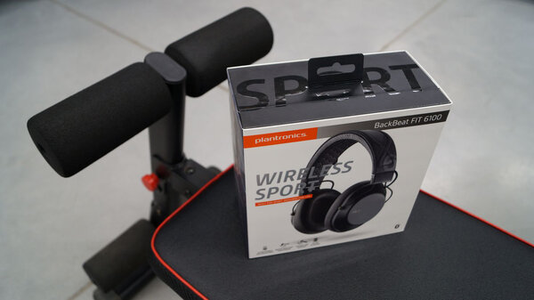 Тест беспроводной гарнитуры Plantronics BackBeat FIT 6100: для спорта и не только
