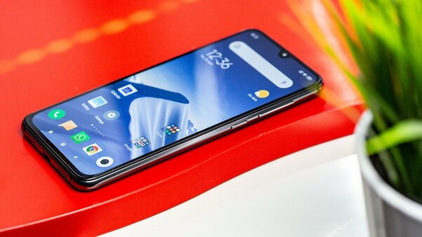 Какой смартфон купить в октябре 2019: лучшие модели за любую цену