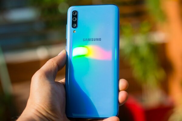 Какой смартфон купить в октябре 2019: лучшие модели за любую цену