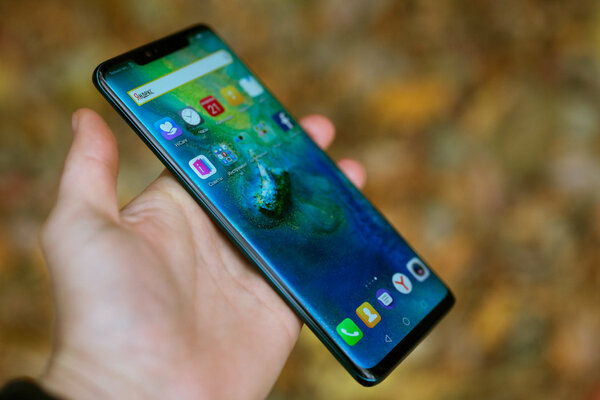 Какой смартфон купить в октябре 2019: лучшие модели за любую цену