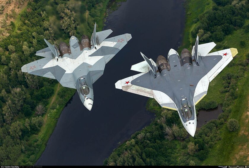 Новый камуфляж маскирует новейший российский истребитель Су-57 под беспилотник