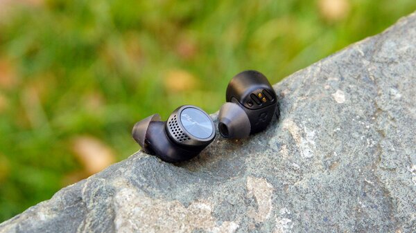 Когда провода излишни: обзор наушников Plantronics BackBeat FIT 3200 и PRO 5100