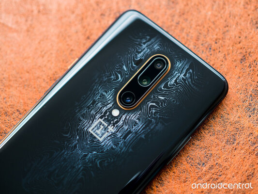 Первый взгляд на OnePlus 7T Pro McLaren Edition: легендарное наследие и ленивое исполнение