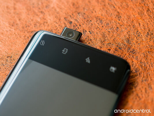 Первый взгляд на OnePlus 7T Pro McLaren Edition: легендарное наследие и ленивое исполнение