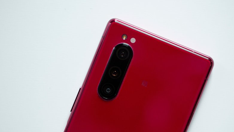 Перевод обзора Sony Xperia 5: нишевый смартфон только для фанатов 21:9