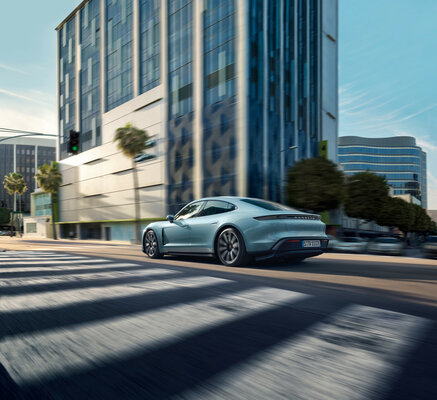 Porsche представила Taycan 4S: электрокар, который мы заслужили