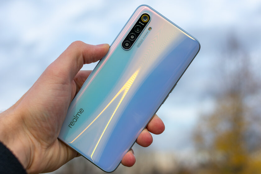 Вызов в среднем сегменте: обзор Realme XT