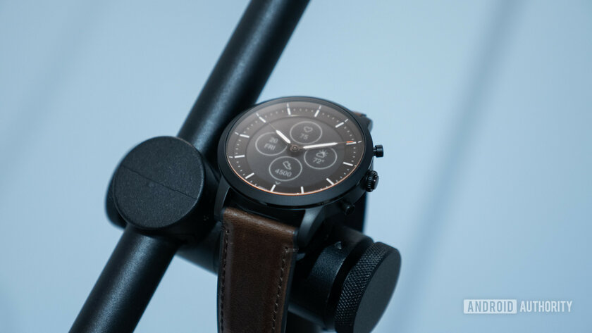 Первый взгляд на Fossil Hybrid HR: гибридные умные часы с чумовой автономностью