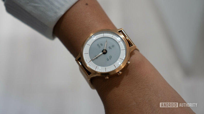 Первый взгляд на Fossil Hybrid HR: гибридные умные часы с чумовой автономностью