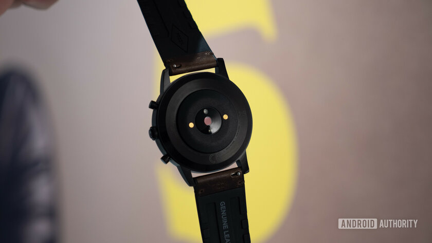 Первый взгляд на Fossil Hybrid HR: гибридные умные часы с чумовой автономностью