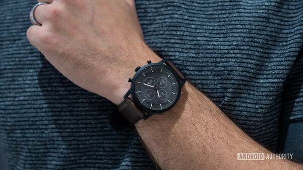 Первый взгляд на Fossil Hybrid HR: гибридные умные часы с чумовой автономностью