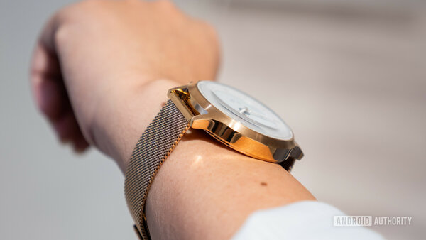 Первый взгляд на Fossil Hybrid HR: гибридные умные часы с чумовой автономностью