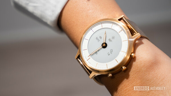 Первый взгляд на Fossil Hybrid HR: гибридные умные часы с чумовой автономностью