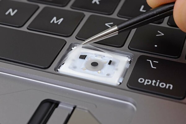 Клавиатура нового MacBook Pro 16" оказалась доработанной версией десктопной Magic Keyboard