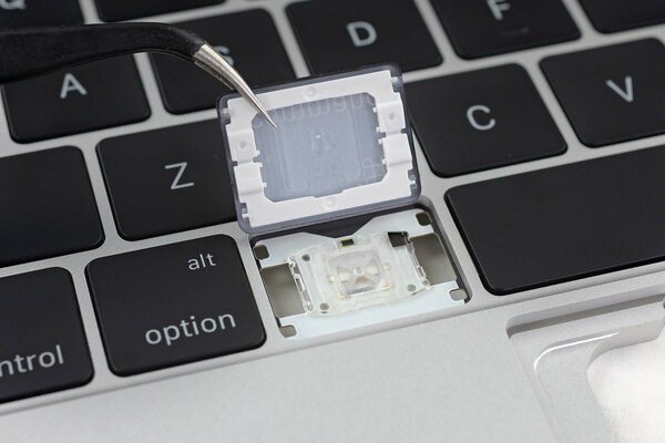 Клавиатура нового MacBook Pro 16" оказалась доработанной версией десктопной Magic Keyboard