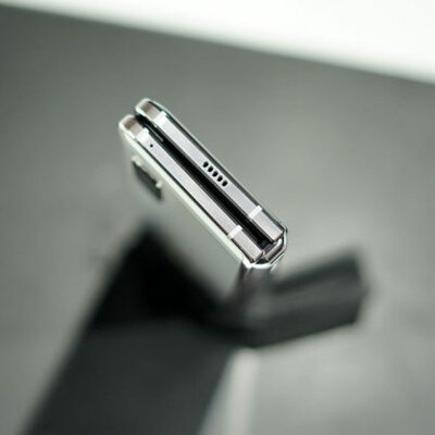 Samsung представила Galaxy W20 5G — улучшенную версию Galaxy Fold