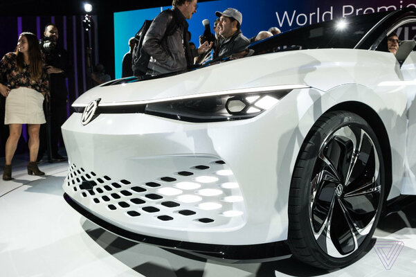 Volkswagen показал футуристичный электроуниверсал, который проедет 500 километров без «заправки»