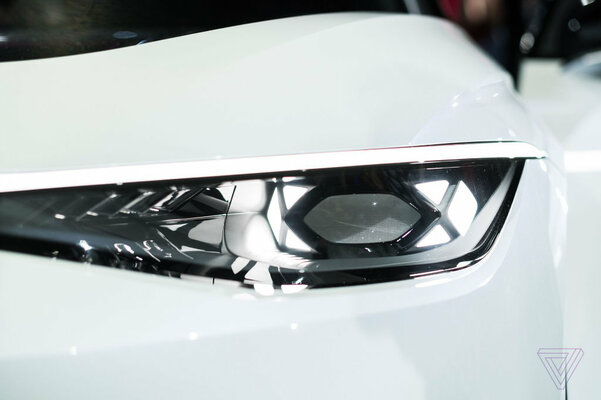 Volkswagen показал футуристичный электроуниверсал, который проедет 500 километров без «заправки»