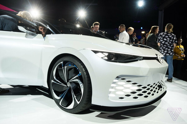 Volkswagen показал футуристичный электроуниверсал, который проедет 500 километров без «заправки»