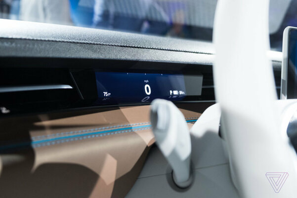Volkswagen показал футуристичный электроуниверсал, который проедет 500 километров без «заправки»