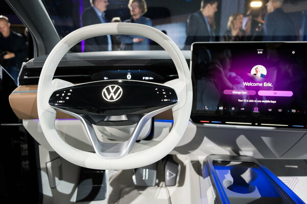 Volkswagen показал футуристичный электроуниверсал, который проедет 500 километров без «заправки»