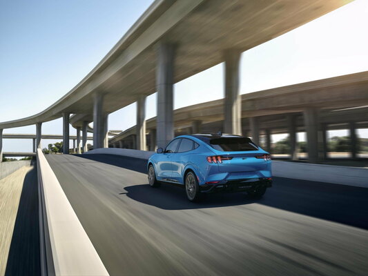 Ford представила электрический кроссовер Mustang Mach-Е