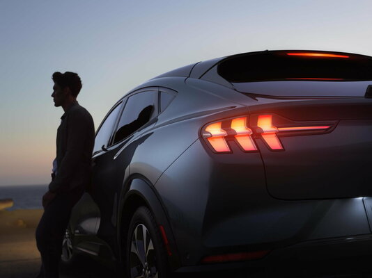 Ford представила электрический кроссовер Mustang Mach-Е