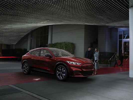 Ford представила электрический кроссовер Mustang Mach-Е