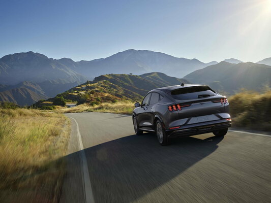 Ford представила электрический кроссовер Mustang Mach-Е