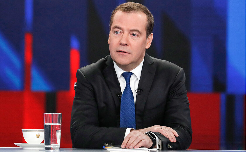 Медведев заверил общественность, что Россия не закроет YouTube