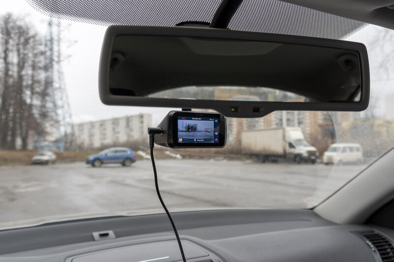 Обзор Mio MiVue i95: следим за обстановкой, экономим на штрафах