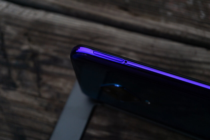 Тест Vivo V17: бунтарь среди смартфонов