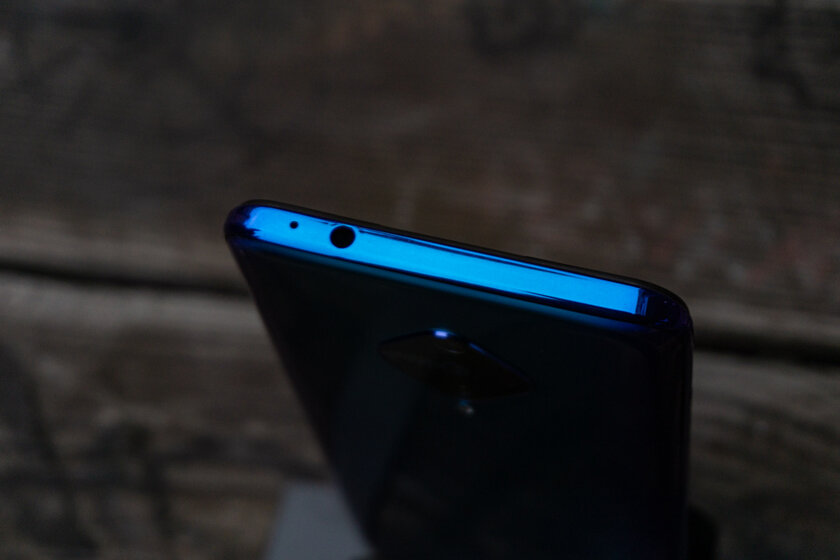 Тест Vivo V17: бунтарь среди смартфонов