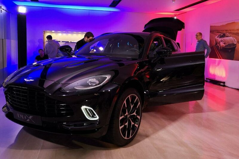 Aston Martin показали свой первый внедорожник
