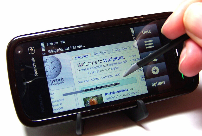 Ретроспектива: Nokia 5230. Судьба одного из самых популярных Symbian-смартфонов