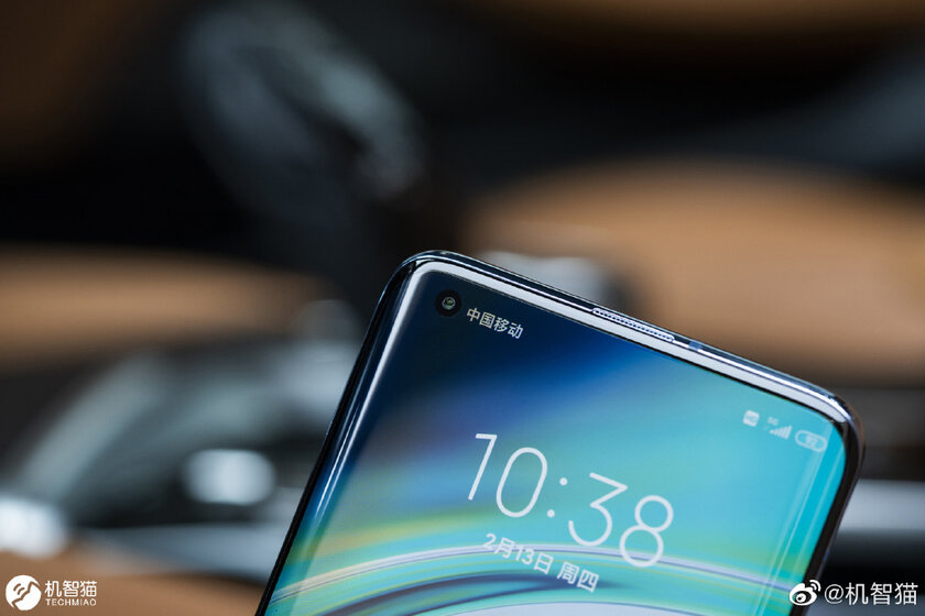 У Xiaomi Mi 10 и Mi 10 Pro тоже 108 Мп и 8К, но они стоят вдвое дешевле Galaxy S20