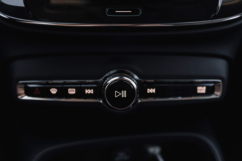 Тест-драйв Volvo XC40 '19. Шведский красавец