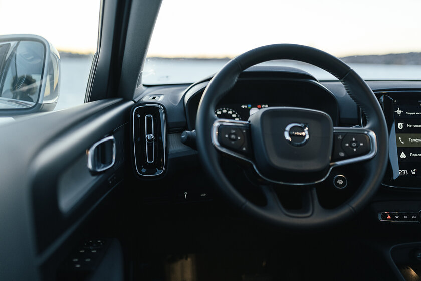 Тест-драйв Volvo XC40 '19. Шведский красавец