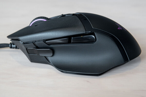 Обзор Razer Basilisk V2: знакомая форма с новым наполнением