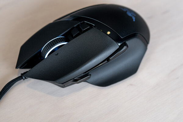 Обзор Razer Basilisk V2: знакомая форма с новым наполнением