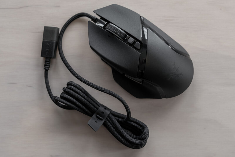 Обзор Razer Basilisk V2: знакомая форма с новым наполнением