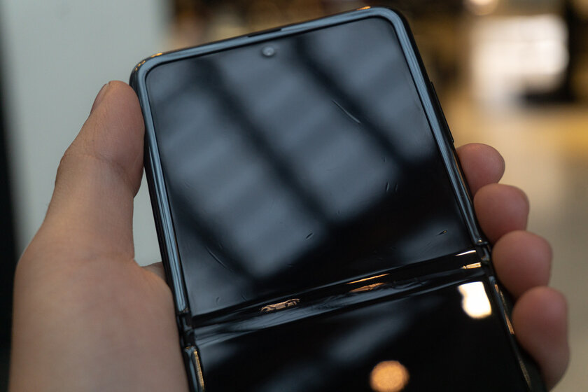 Попробовал Galaxy Z Flip: неподдельные впечатления от раскладушки с гибким экраном