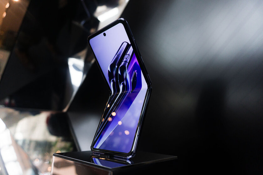 Попробовал Galaxy Z Flip: неподдельные впечатления от раскладушки с гибким экраном