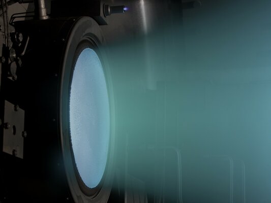 NASA создаёт ионный двигатель для столкновения с астероидом