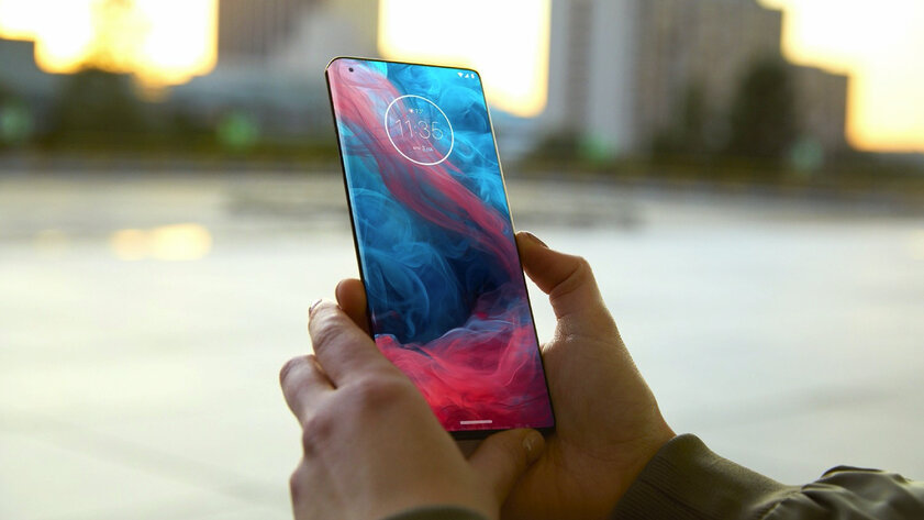 Красиво и ультимативно: Motorola представила флагманы Edge и Edge+